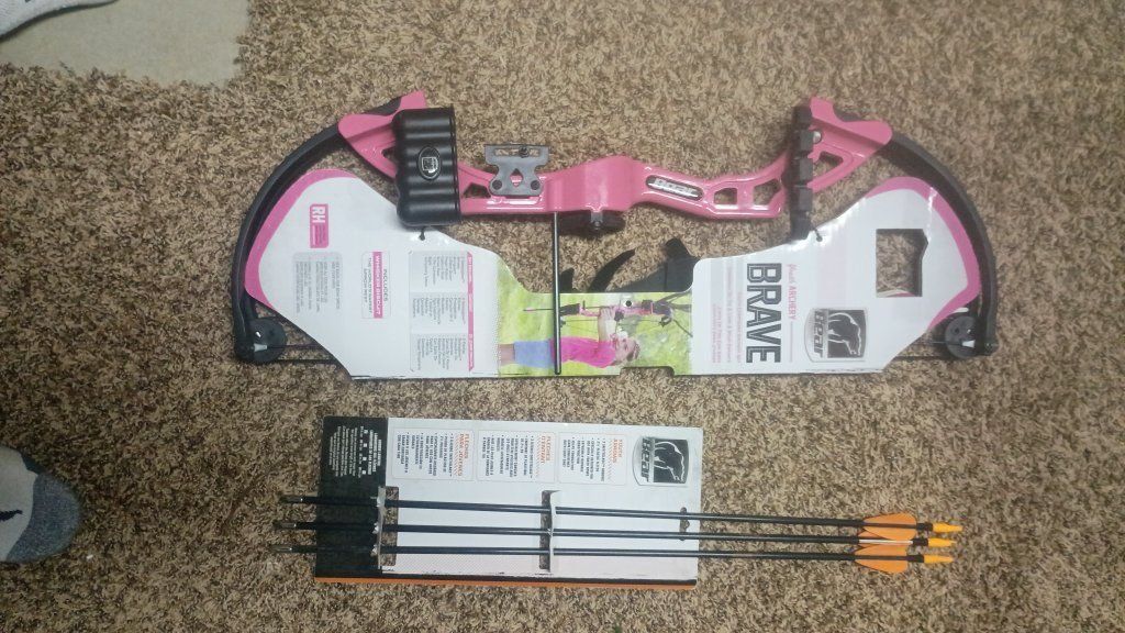 Bear Archery Brave Youth Compound Bow Set Pink Right Handed