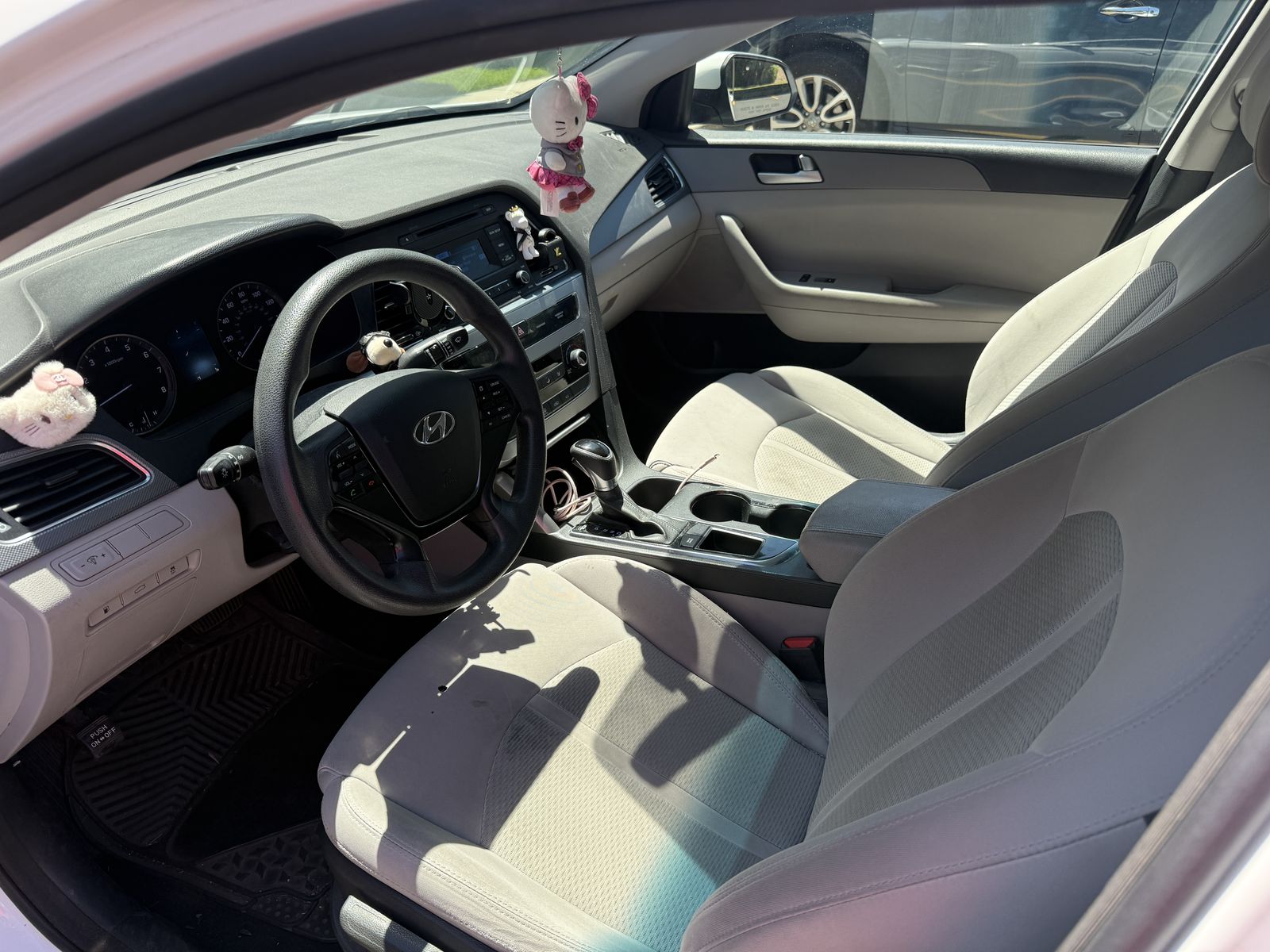 Main image 6