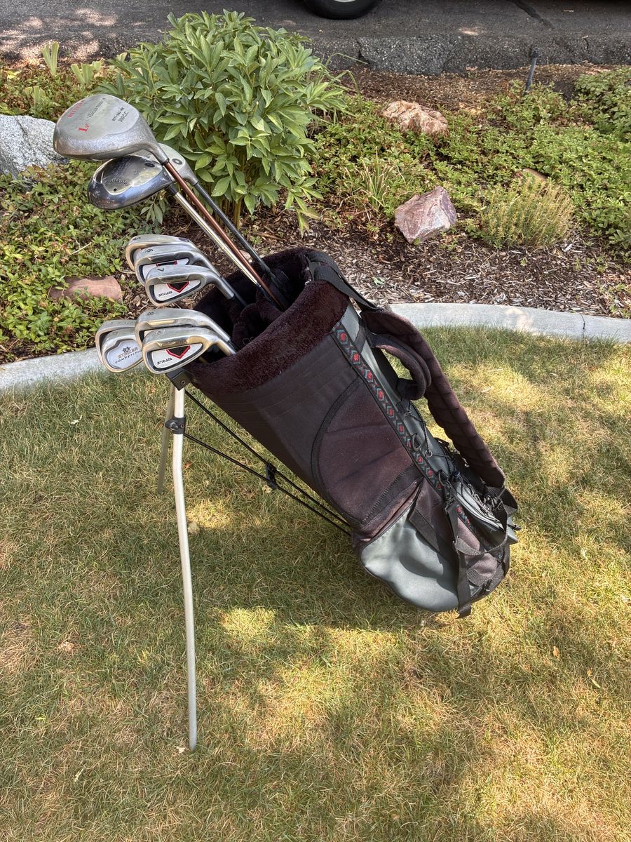 Men’s Callaway golf clubs set for sale. 