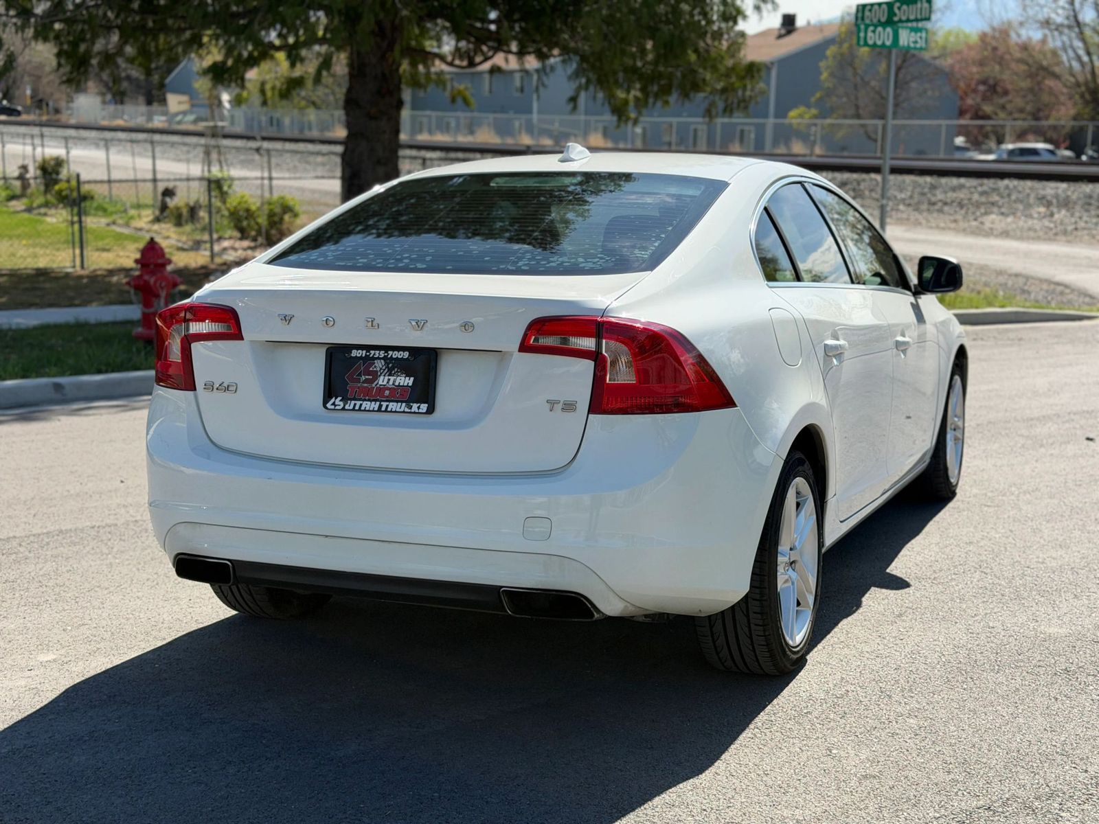 Main image 4