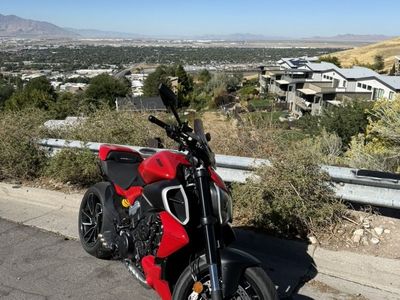 2022 Ducati Diavel V4 W/ Akraprovic