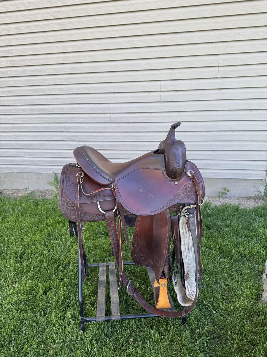 Circle y trail saddle