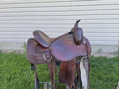 Circle y trail saddle