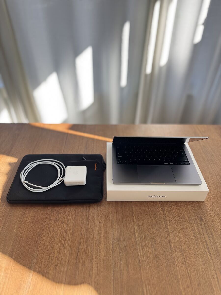 MacBook Pro 14 (M1 Pro) - 10-Core CPU / 1TB SSD - 95% Battery - MINT