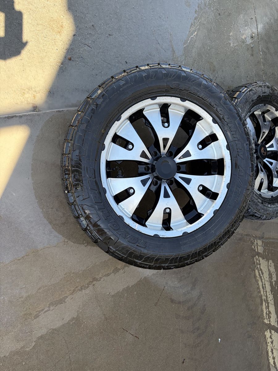 GMC/chevy rims and tires 285/55r20