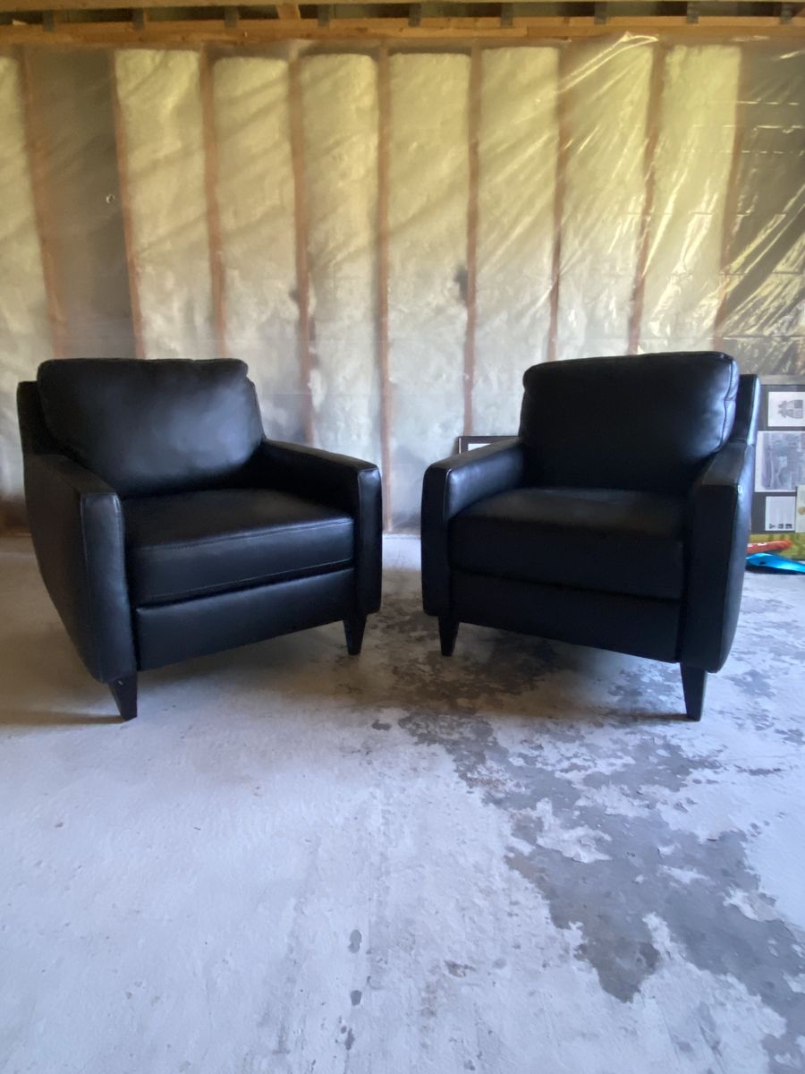 2 Black Leather Armchairs - Modern & Comfortable Seating for Living Room/Office