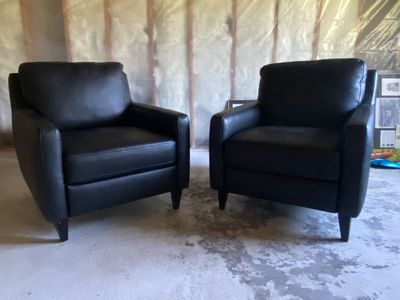 2 Black Leather Armchairs - Modern & Comfortable Seating for Living Room/Office