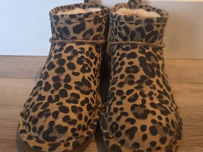 Bearpaw Shorty Leopard Boots