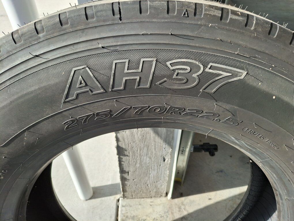 Hankook AH37 275/70R22.5 18 ply tire
