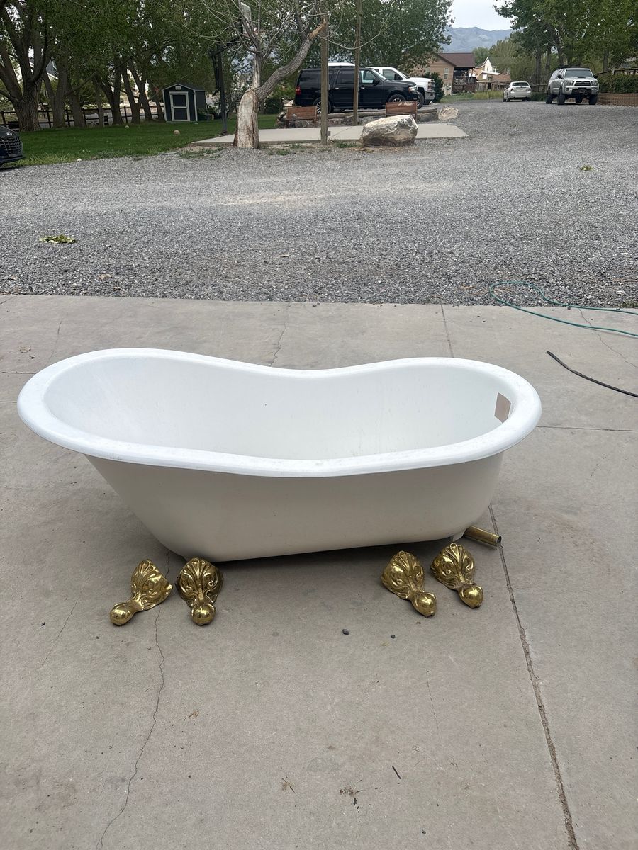 Vintage Clawfoot Bathtub - White, Gold Feet