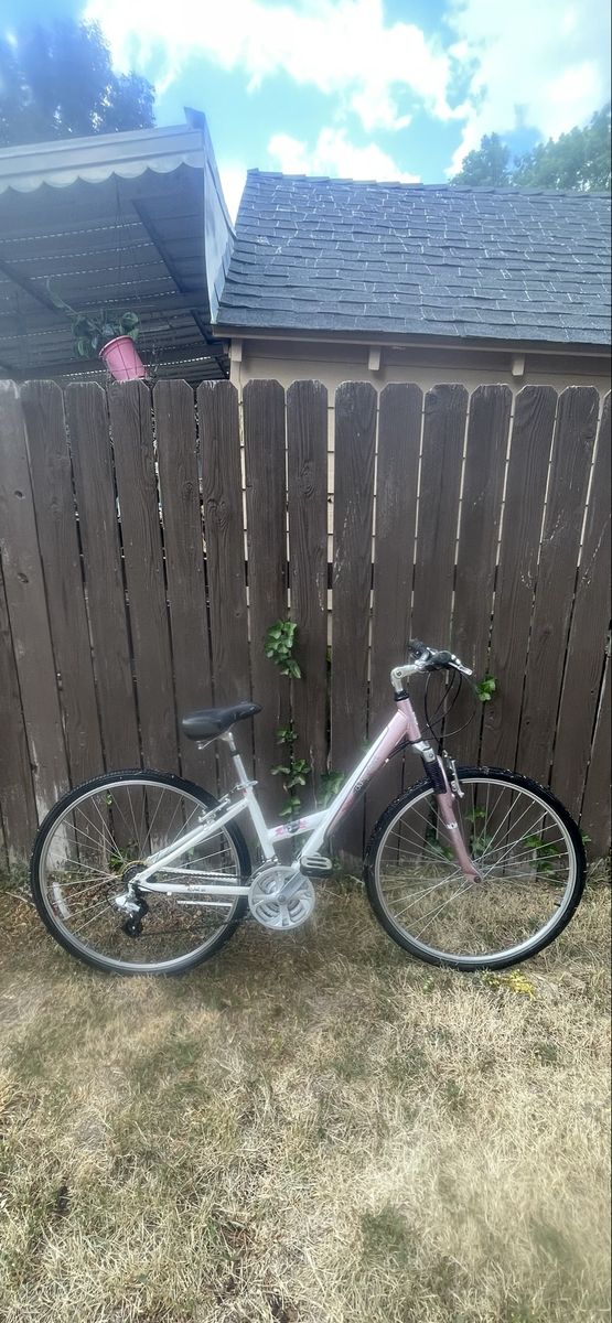 Diamondback Vital 2 Hybrid small/medium bike