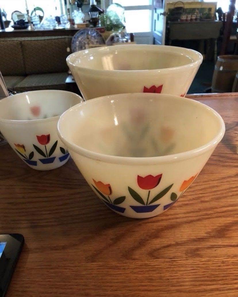 Vintage Pyrex Primary Colors Nesting Mixing Bowls Set of 3 - Tulips Pattern