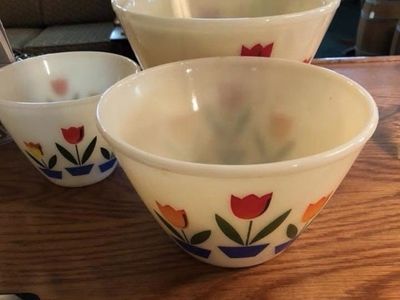 Vintage Pyrex Primary Colors Nesting Mixing Bowls Set of 3 - Tulips Pattern