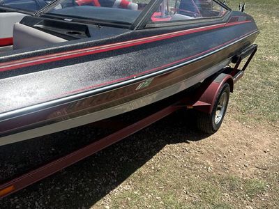 1989 Quantum Fish/ski Boat