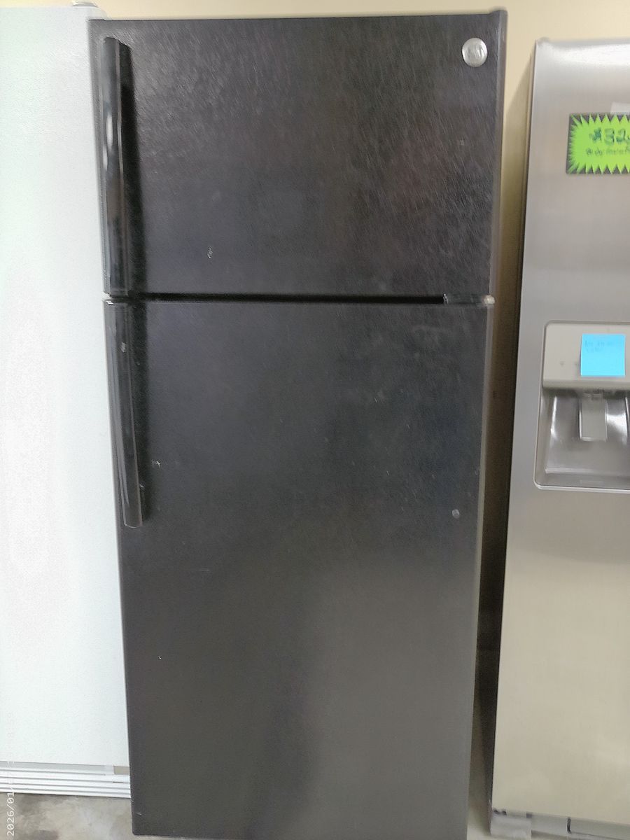 18 cf Top Freezer Refrigerator~90 Day Guarantee~28 Inch Wide