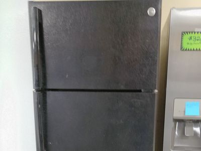 18 cf Top Freezer Refrigerator~90 Day Guarantee~28 Inch Wide