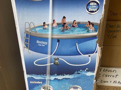 Bestway 18ft Fast Set Inflatable Pool Set with Filter Pump, Ladder & Cover - 48in Deep