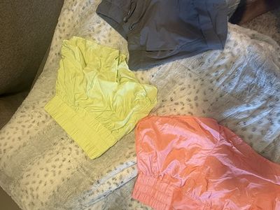 Short sport size m workout $12 each or 4$ 40