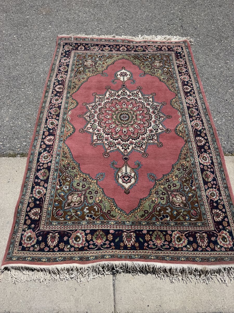 84 x 54 rug. Wool on Cotton