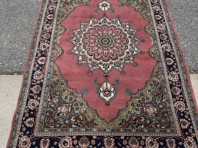 84 x 54 rug. Wool on Cotton