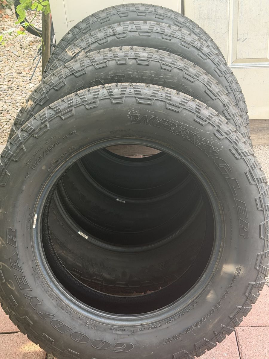 Brand new 275/65/20 tires of 4