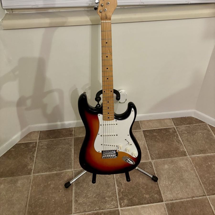 Rogue Stratocaster Guitar 