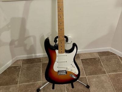 Rogue Stratocaster Guitar