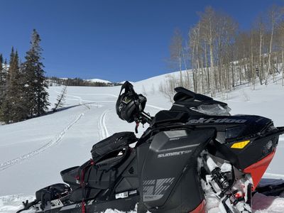 2020 Ski-Doo Summit SP 850cc Rotax E-TEC 165" powdermax 3.0 lugs