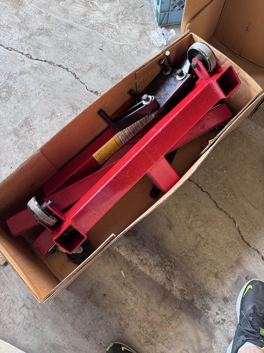 Carolina 1250 lb. Capacity Professional Space Saver Engine Stand - Red