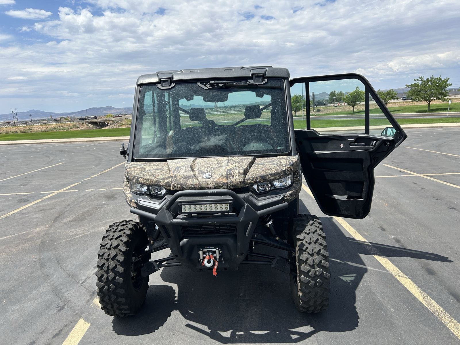 2023 Can-Am Defender MAX Limited HD10 — Heat/AC, Winch, Street Legal