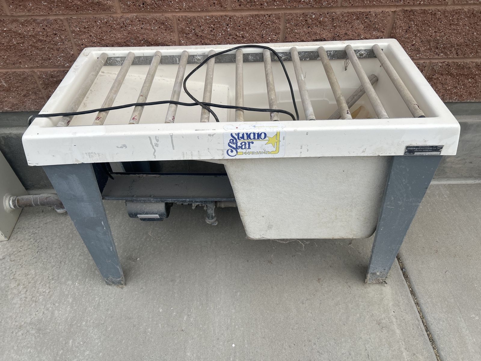 Ceramics slip casting table