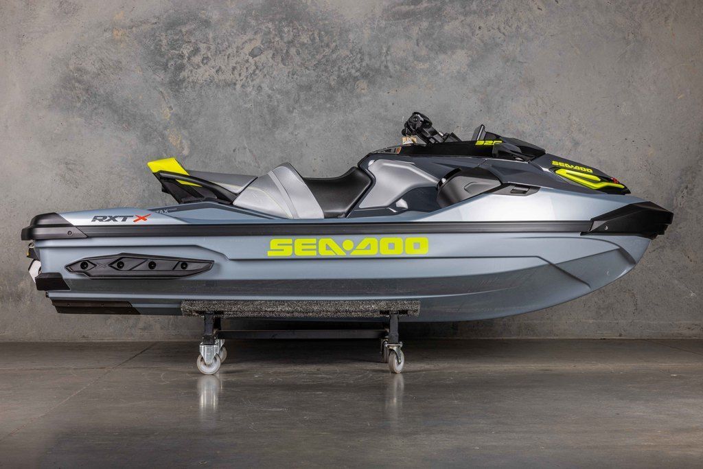 2026 Sea-Doo RXT-X™ 325 Ice Metal / Manta Green