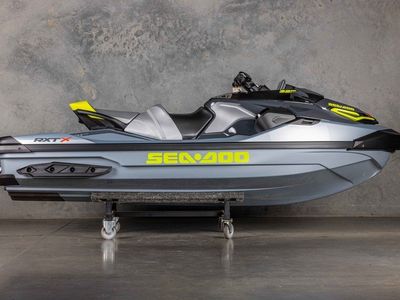 2026 Sea-Doo RXT-X™ 325 Ice Metal / Manta Green