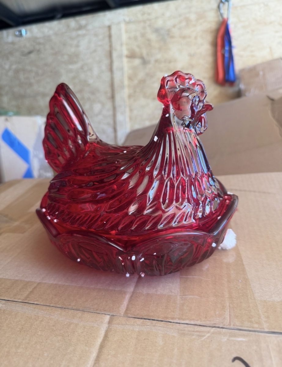 Glass hen on nest candy/snack dish