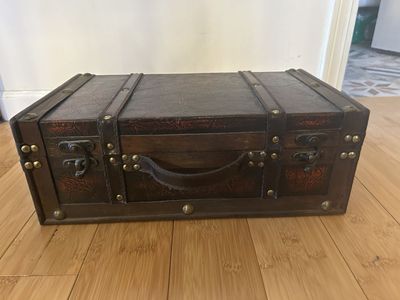 Nice antique wood/leather case-accessory