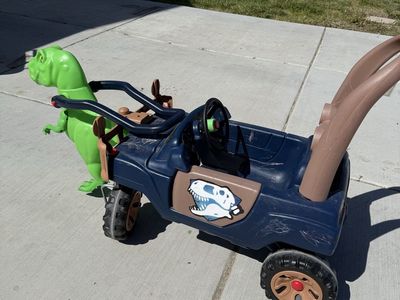 Kids ride on Dino