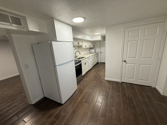 Main image 6