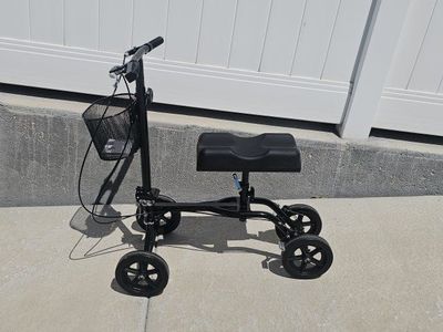 Nice Dual Brake Foldable Knee Scooter (Excellent)