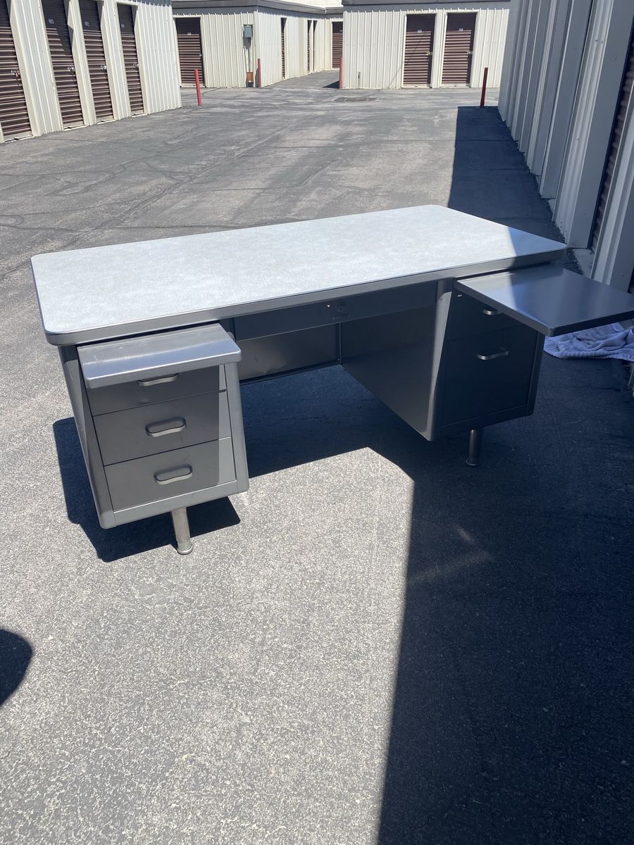 Vintage MCM 1976 Steelcase Metal Tanker Desk Gunmetal Grey - Mid-Century Modern Industrial