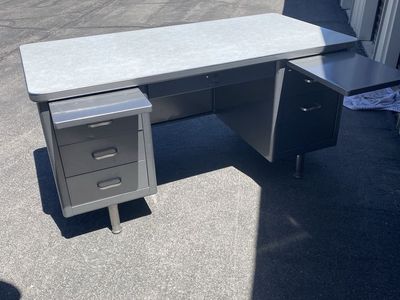 Vintage MCM 1976 Steelcase Metal Tanker Desk Gunmetal Grey - Mid-Century Modern Industrial