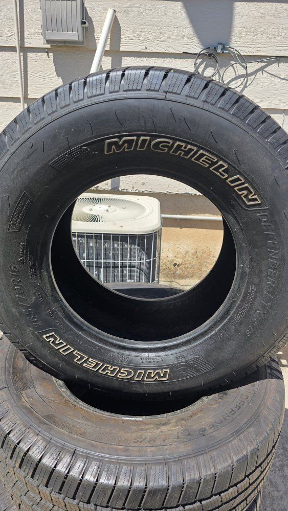 Set of 4 Michelin Defender LTX M/S P265/70R16 All-Season