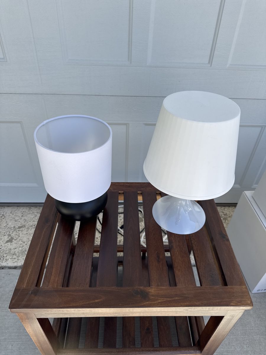 Multiple small accent lamps