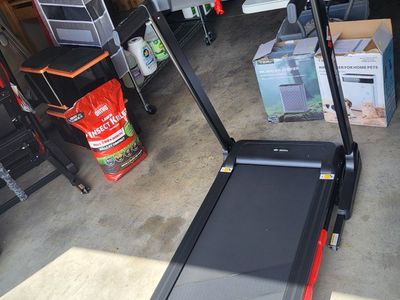 Winfita * Folding Treadmill 3.5HP
Auto Incline **