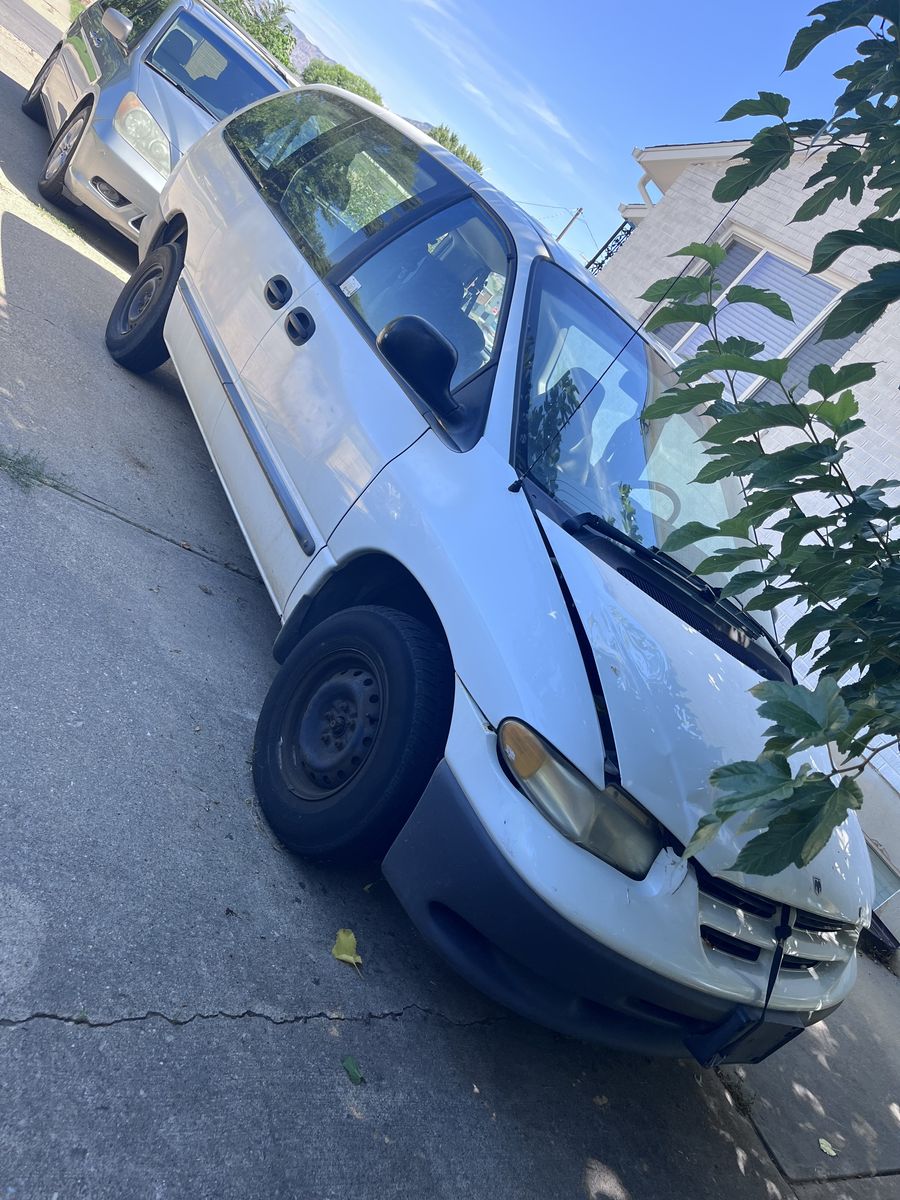 1999 Dodge Grand Caravan Base