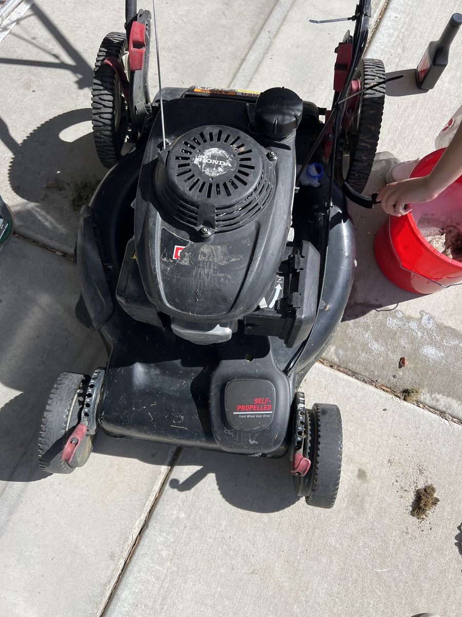 Craftsman mower with Honda GCV motor (includes bag)