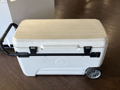 IGLOO 110Q White Chest