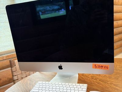 Apple iMac 21.5” Late 2013 + Apple Keyboard & Mouse
