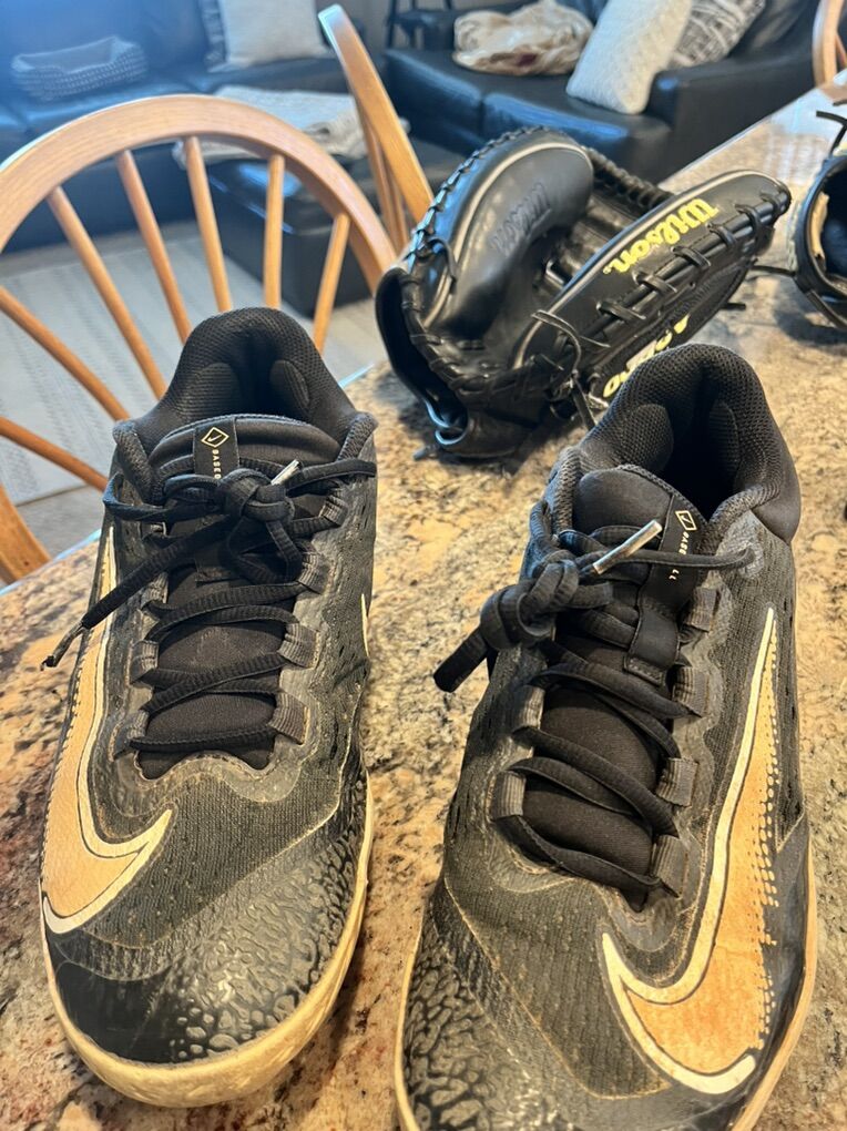 Nike Metal Spike Baseball Cleats