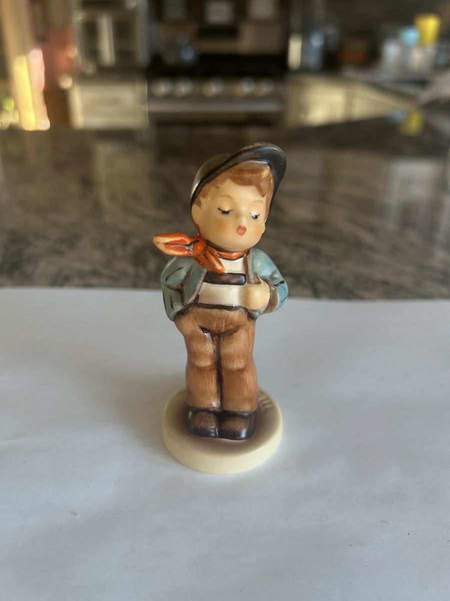 Goebel Hummel #560 Lucky Fellow 1989 – 4” Figurine – Made in Germany