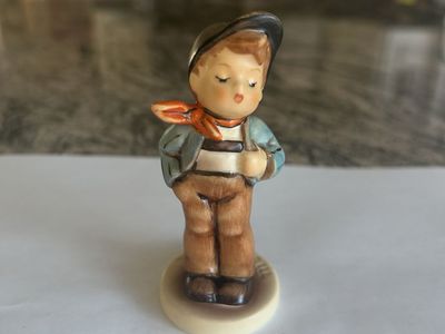 Goebel Hummel #560 Lucky Fellow 1989 – 4” Figurine – Made in Germany
